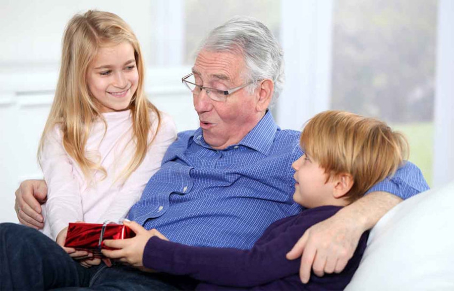 Що подарувати дідусеві на 65 років